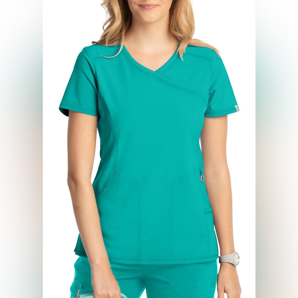 Women’s Cherokee Infinity Scrub Top - Teal - Size M